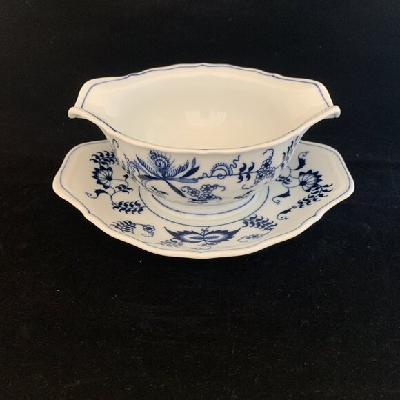 Blue Danube Japan Gravy Boat w/Attached Underplate Porcelain Rectangle Backstamp - Picture 1 of 12